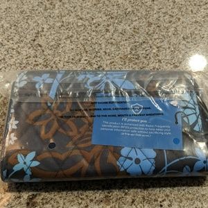 Brand New Vera Bradley wristlet